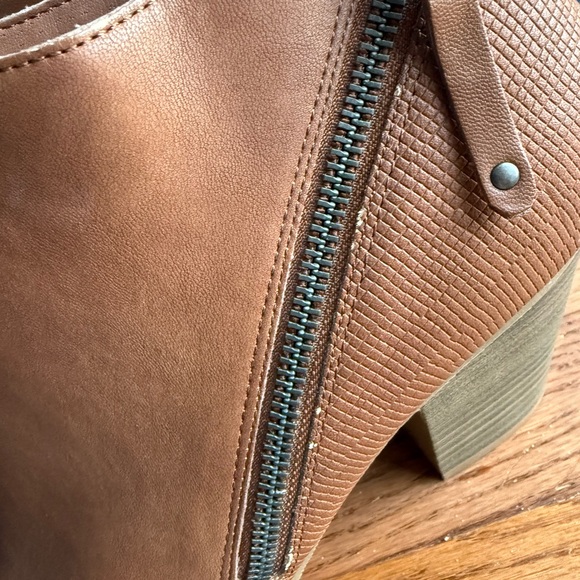 DV by Dolce Vita Brown Ankle Booties - Picture 9 of 10